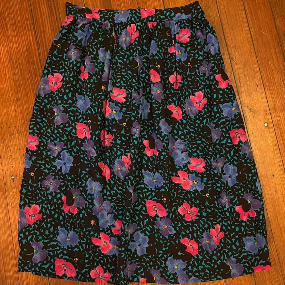 Vintage 80's Pink, Blue, and Black Floral Flowy Midi Skirt Queens Plaza Size 28